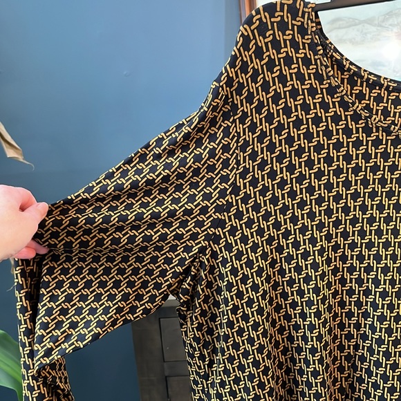 Chico’s size 3 black and gold blouse - Picture 5 of 5